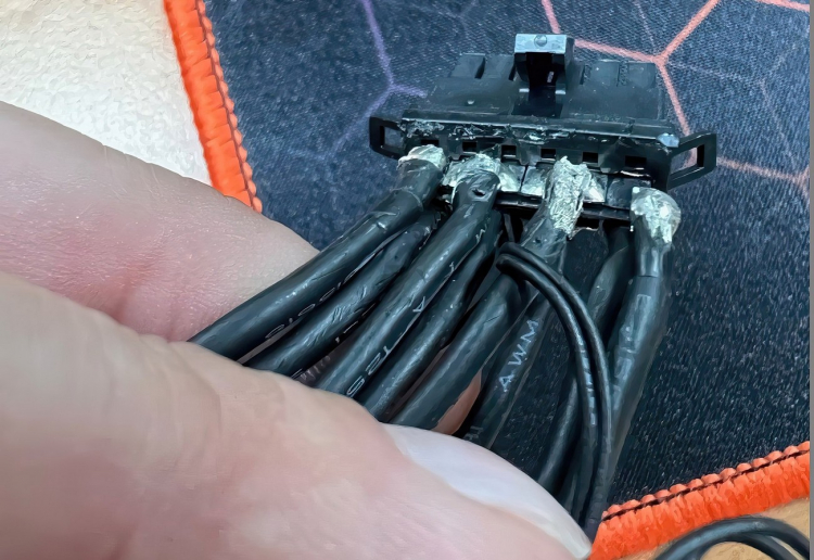 Названа причина оплавления разъёмов питания на&nbsp;GeForce RTX 4090&nbsp;&mdash; NVIDIA закупила некачественные переходники