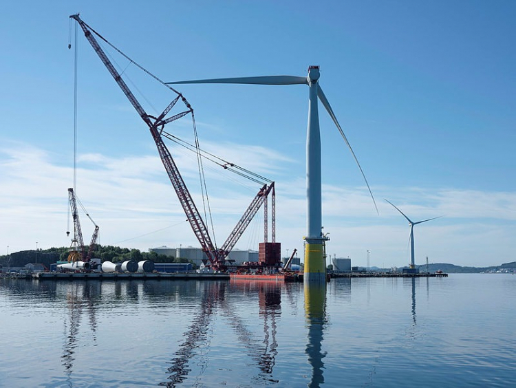 Крупнейшая в мире плавучая ветроэлектростацнция Hywind Tampen начала генерировать энергию &mdash; для добычи нефти и газа