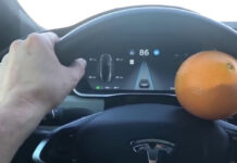 Программное обеспечение Tesla FSD научилось выявлять попытки обмануть его в требовании держать руки на руле