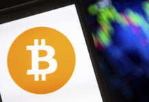 Стоимость биткоина в ходе торгов падала на 15,24 процента