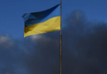 Украинские СМИ сообщили о мощных взрывах в Никополе