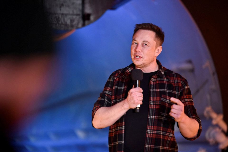 Илон Маск показал, как обезьяна с Neuralink печатает силой мысли и пообещал тесты на людях через полгода