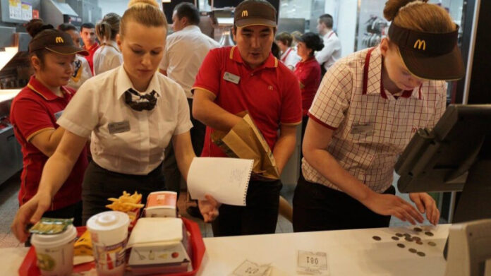 bloomberg-mcdonalds-sobiraetsja-zakryt-biznes-v-kazahstane-4a39bee