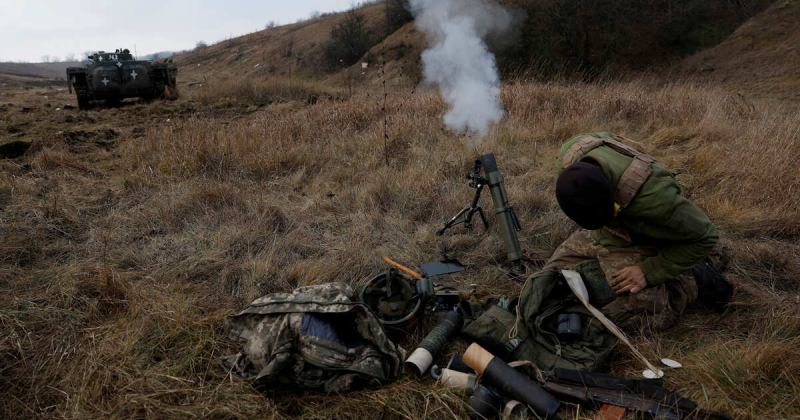 Украинских военных обвинили в выдаче фото своих погибших за россиян