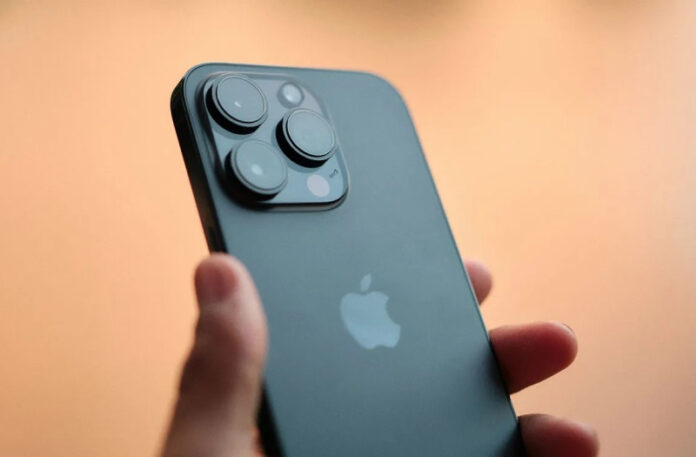 sluhi-v-2024-godu-apple-vypustit-iphone-ultra-kotoryj-budet-stoit-dorozhe-iphone-pro-max-717985c
