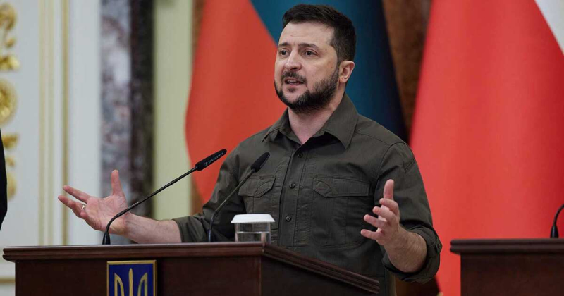 Зеленский лишил украинского гражданства экс-министров Януковича