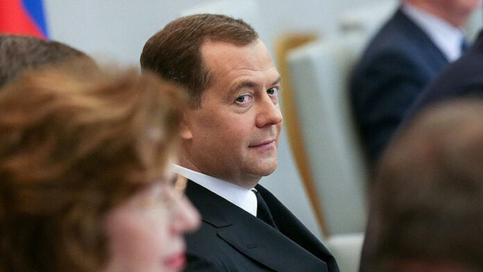 medvedev-uveren-chto-avtomobilnye-brendy-uzhe-strashno-pozhaleli-ob-uhode-iz-rossii-5eb87aa