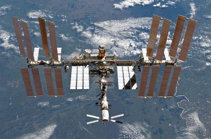 nasa-postroit-kosmicheskij-buksir-kotoryj-uberjot-mks-s-orbity-v-2030-godu-a6e81f3
