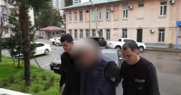 rebenok-pogib-prygaja-na-naduvnom-batute-v-parke-batumi-0f1e911