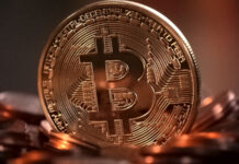 Стоимость биткоина превысила 27 тыс. долларов