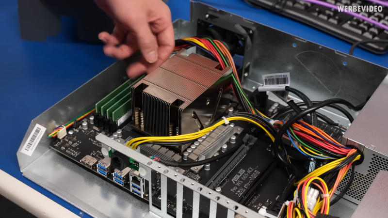 По просьбе провайдеров ASUS и ASRock повернули Socket AM5 на материнских платах на 90 градусов