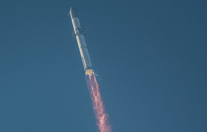 spacex-vpervye-zapustila-ogromnuju-raketu-starshipnbsp-ona-vzorvalas-cherez-neskolko-minut-poljota-a964220