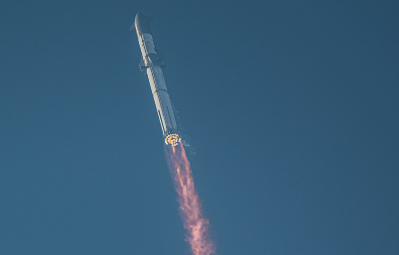 SpaceX впервые запустила огромную ракету Starship — она взорвалась через несколько минут полёта