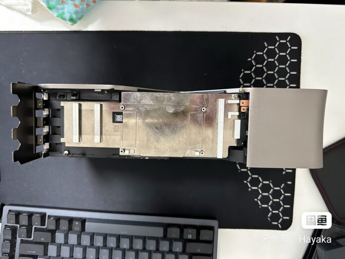 gigantskij-kuler-dlja-nvidia-titan-ada-lovelace-s-vertikalnoj-platoj-pokazalsja-na-foto-f54f32e