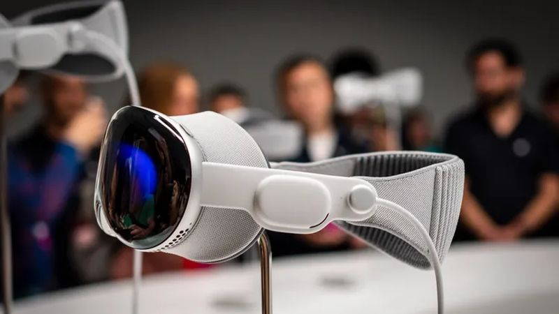 Появились фотографии гарнитуры Apple Vision Pro, сделанные сторонними источниками