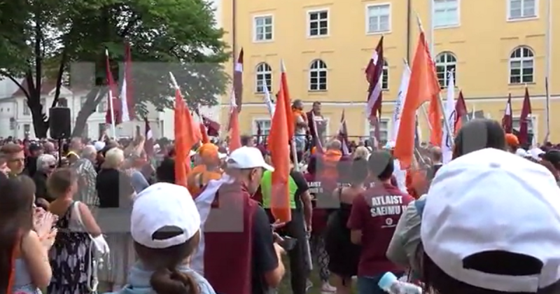 Протестующие в Риге потребовали распустить латвийский сейм