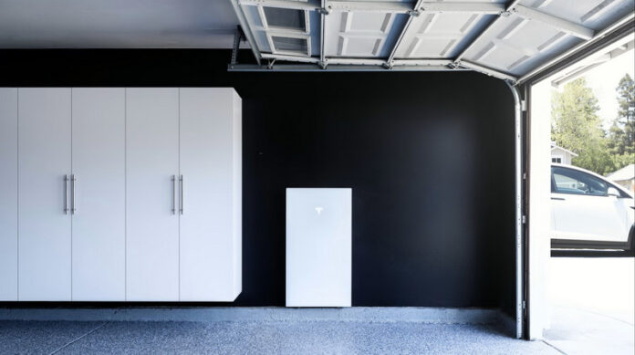 tesla-predstavila-130-kg-domashnij-akkumuljator-powerwall-3-so-vstroennym-solnechnym-invertorom-56d492b