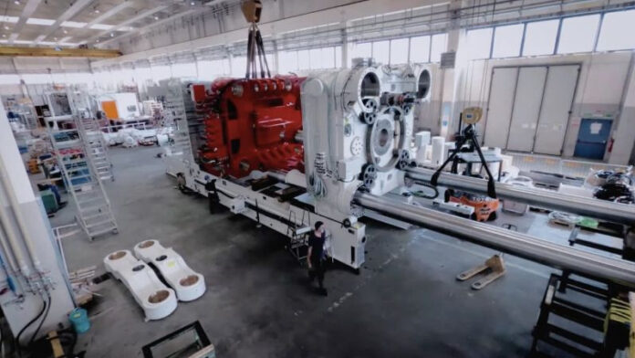 tesla-prodolzhaet-sovershenstvovat-tehnologii-izgotovlenija-kuzovnyh-detalej-elektromobilej-a60700c