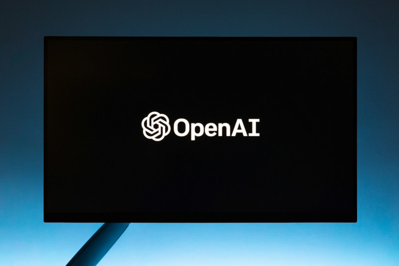 OpenAI совершила прорыв в создании сильного ИИ незадолго до увольнения Сэма Альтмана 