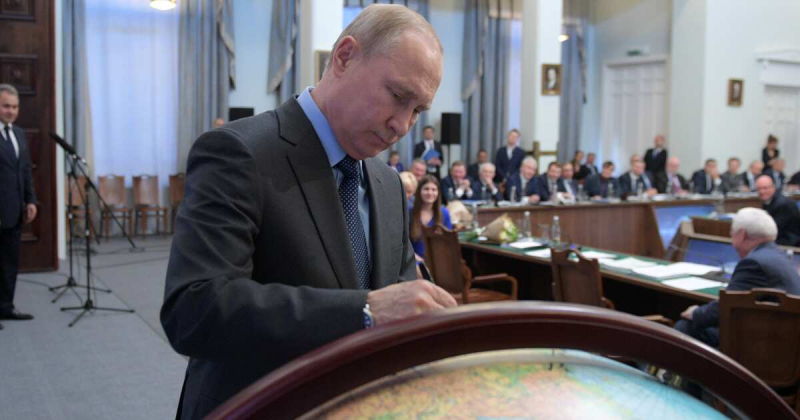 Путин назвал текущую обстановку в мире крайне напряженной