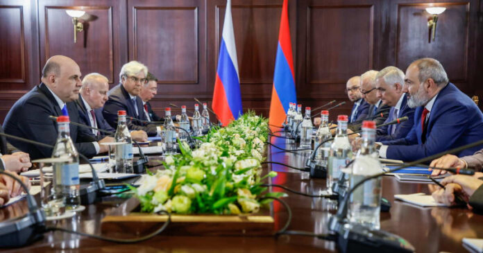 lavrov-zapad-pytaetsja-vbit-klin-v-otnoshenija-armenii-i-rossii-b02d40a