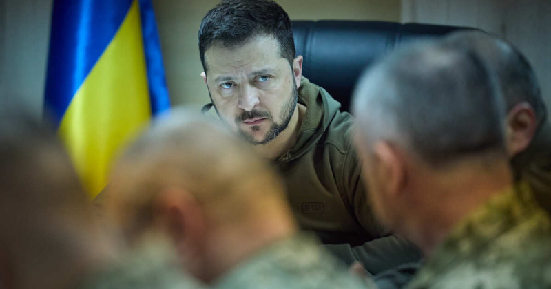Mundo: тупик на фронте обострил борьбу за место Зеленского