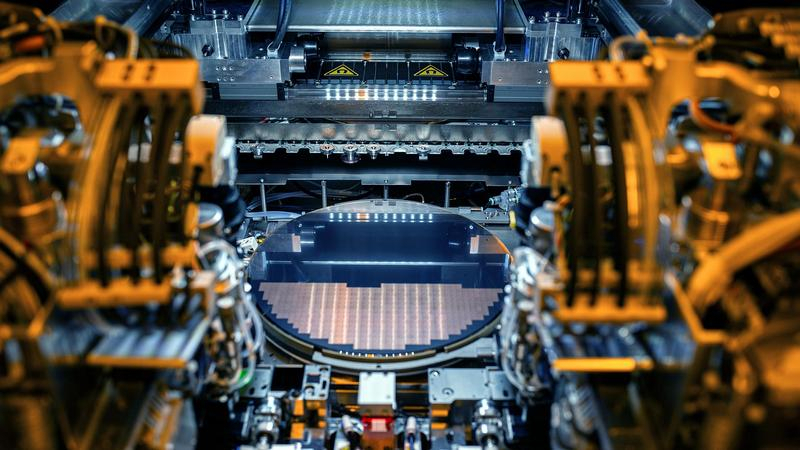 Intel анонсировала техпроцесс Intel 14A — его запустят в 2027 году с использованием литографии High-NA EUV
