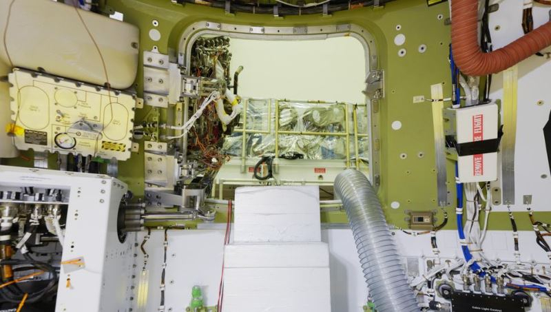 NASA показало изнутри космический корабль Orion, на котором астронавты облетят Луну 