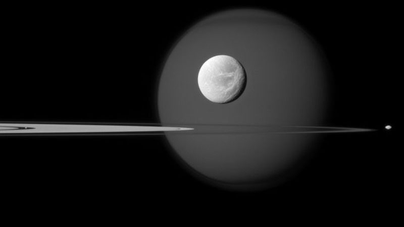 NASA представило неизвестные ранее фотографии спутников Сатурна