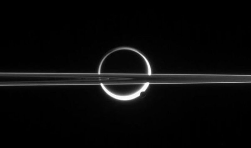 NASA представило неизвестные ранее фотографии спутников Сатурна