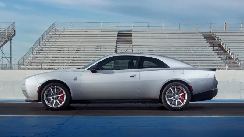Представлен электрический маслкар Dodge Charger Daytona &mdash; он имитирует звук выхлопа и оптимизирован для гонок 