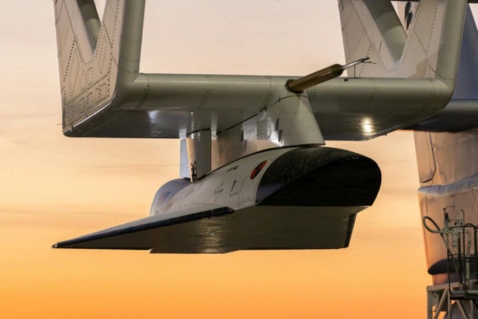 stratolaunch-vpervye-zapustila-prototip-giperzvukovogo-planera-talon-a-s-dvigatelem-83093c3