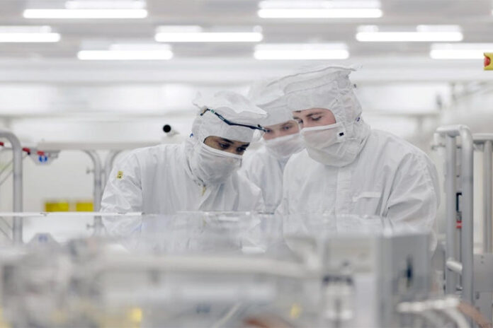asml-obnovila-rekord-plotnosti-tranzistorov-na-euv-skanere-i-rasskazala-o-perspektivnoj-tehnologii-hyper-na-575511f.jpg