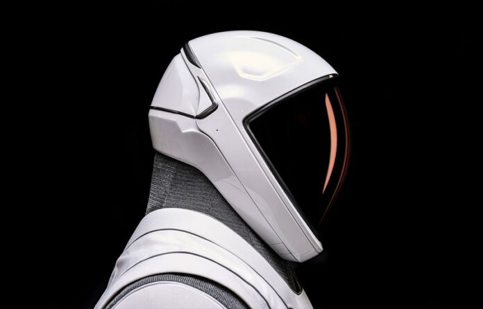 spacex-predstavila-skafandr-eva-dlja-vyhoda-v-otkrytyj-kosmosnbsp-s-povyshennoj-podvizhnostju-i-proekcionnym-ekranom-c402b93.jpg