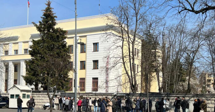 vlasti-rumynii-objavili-rossijskogo-diplomata-personoj-non-grata-40d2fe8.jpg