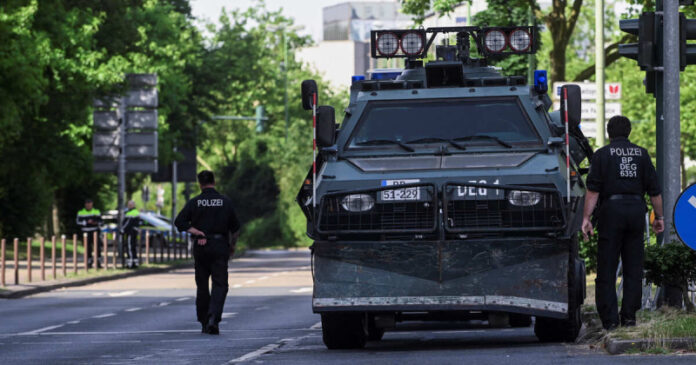 policija-ocepila-territoriju-vokrug-mesta-provedenija-sezda-adg-v-essene-c2a84ed.jpg