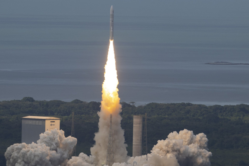 Европейская тяжёлая ракета Ariane 6 успешно отправилась в свой первый полёт на орбиту