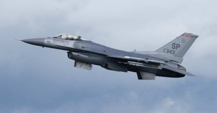 v-rade-ispugalis-chto-f-16-budut-unichtozheny-vs-rf-kak-su-27-v-mirgorode-ed14980.jpg