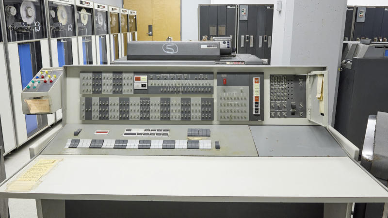 На аукцион выставлен 10-тонный компьютер IBM 7090 из 1959 года — это одна из первых систем на транзисторах