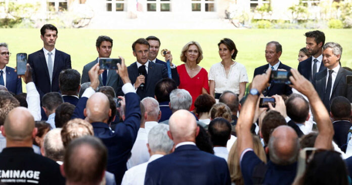 nastojashhee-lico-francii-makron-vystupil-s-rechju-posle-olimpiady-e210805.jpg