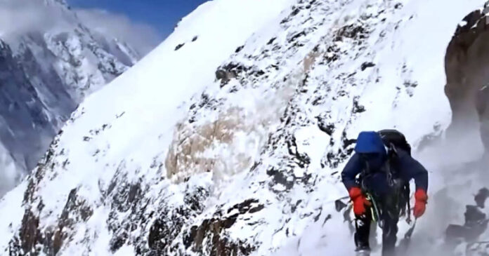 rossijskie-alpinisty-popali-pod-ledopad-v-gorah-pakistana-8f7c9d5.jpg