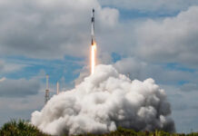 Нештатная ситуация произошла во время пуска SpaceX Dragon с астронавтом и космонавтом — полёты Falcon 9 приостановлены