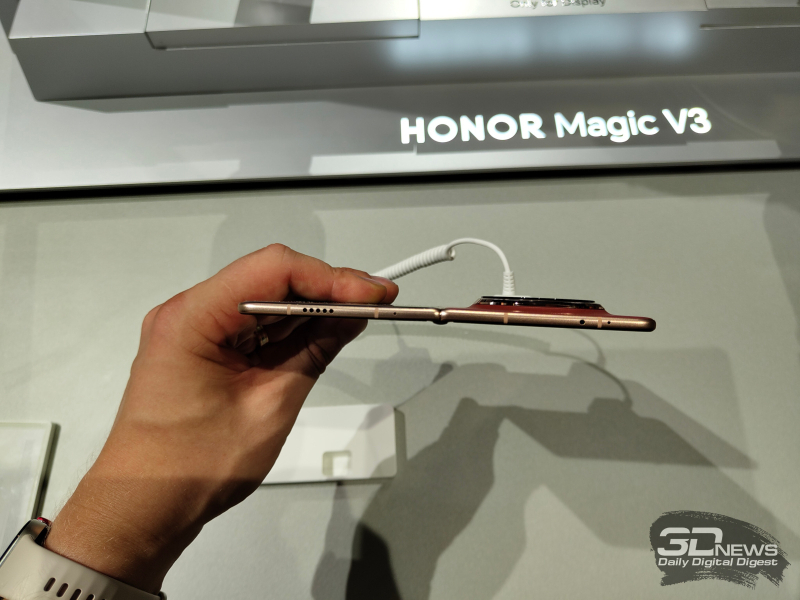 Представлена глобальная версия самого тонкого в мире складного смартфона Honor Magic V3 за &euro;1999