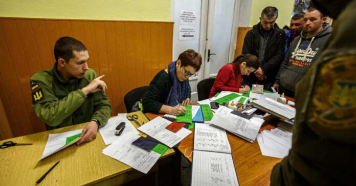 eks-premer-ukrainy-azarov-predrek-usilenie-mobilizacii-ef59e10.jpg