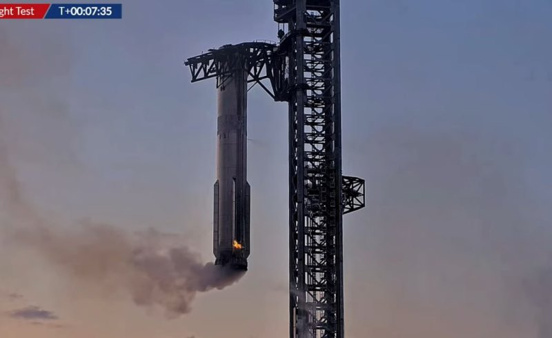 SpaceX снова запустила&nbsp;Starship и успешно поймала его первую ступень&nbsp;с первой попытки